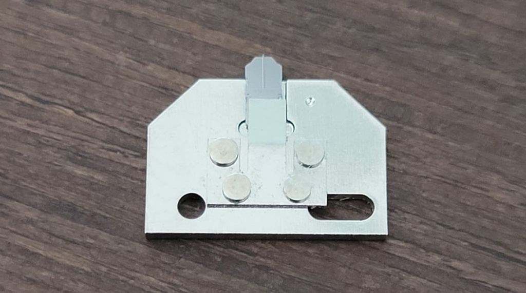 Step 9 - How to use the Park Systems Clip Type Chip Carrier for unmounted probes.