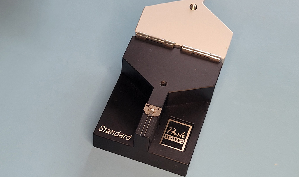 Step 8 - How to use the Park Systems Clip Type Chip Carrier for unmounted probes.